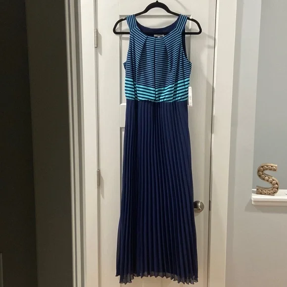 signature by robbie bee blue dress Robbie Floral Midi Dress in Blue main image 1